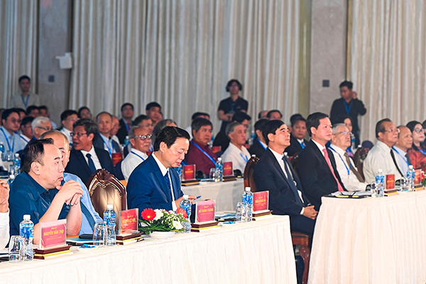 Phó Thủ tướng Chính phủ Trần Hồng Hà, lãnh đạo các ban, bộ, ngành Trung ương, đại diện lãnh đạo một số tỉnh thành trong khu vực tham dự